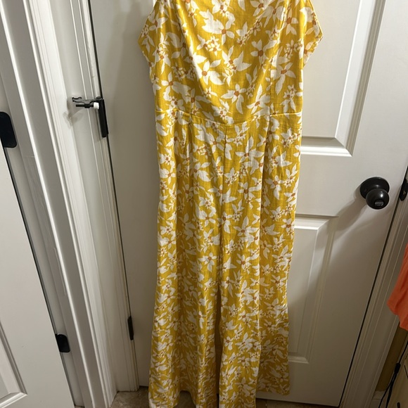 BNWT Kori Tie Back Yellow Floral Jumpsuit - Picture 2 of 6